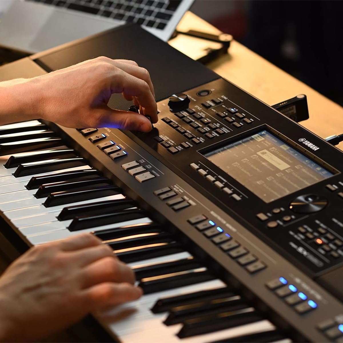Yamaha PSR-SX920 – Clavier arrangeur 61 touches avec son premium et contrôles en temps réel