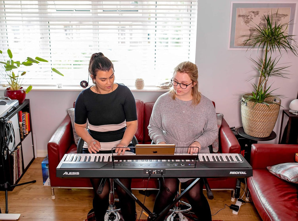 Alesis Recital – Piano numérique 88 touches semi-lestées avec haut-parleurs puissants et modes d’apprentissage